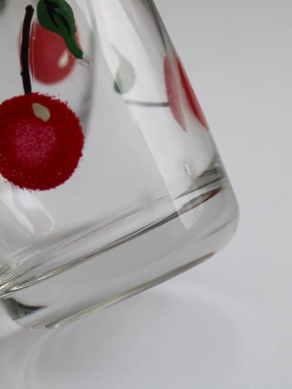 Vintage Hand Painted Red Cherries Juice Cocktail Glass Cups Set of Two (2) - Picture 4 of 4